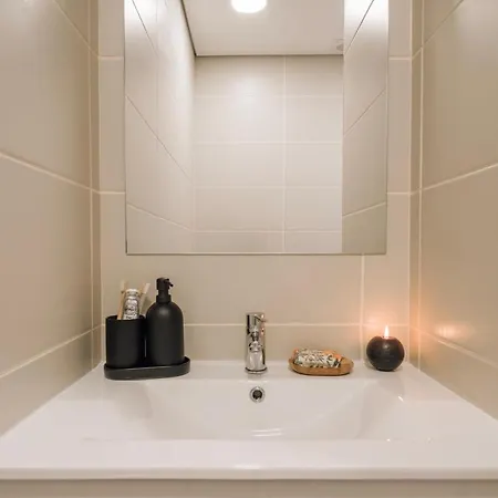 Salvia - 2 Bedrooms And Terrace In Alcantara Lägenhet Lisboa